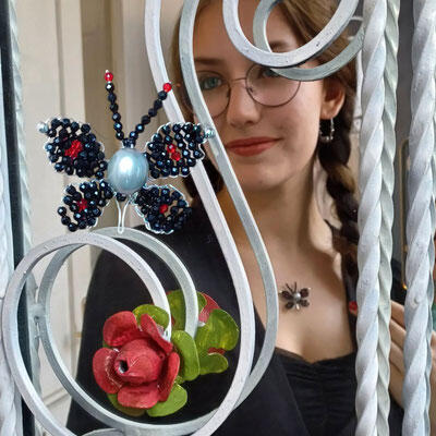 Perlenschmuck lommt bei jungen Leuten gut an.
